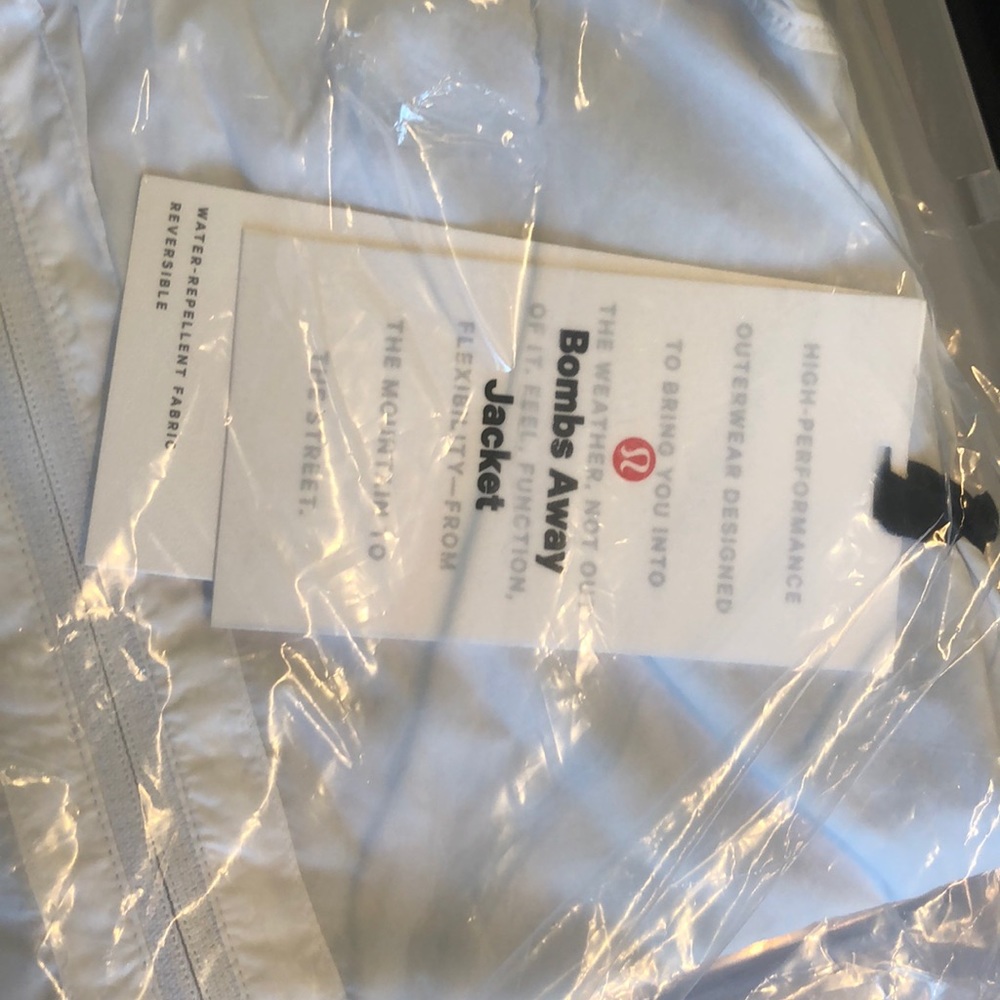 LAST ONE NWT Lululemon Bombs Away Jckt White/Gray - Picture 5 of 7
